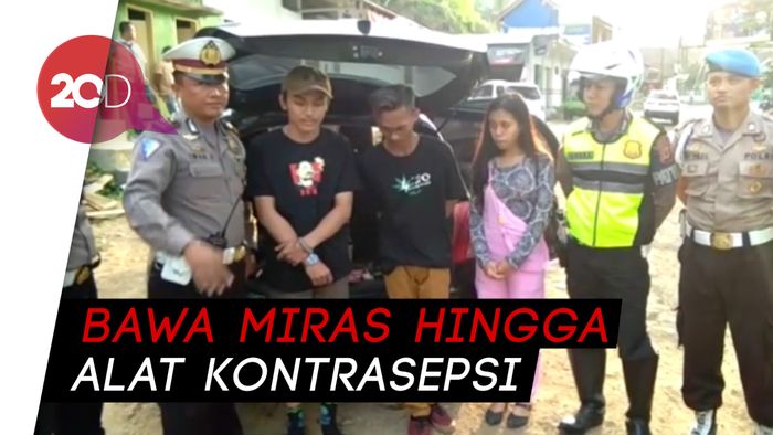 Mobil Melaju Zigzag dan Dihentikan Polisi, Ternyata Sopirnya Mabuk
