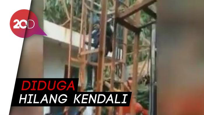 Penerjun Payung Nyangsang di Tower Setinggi 30 Meter 