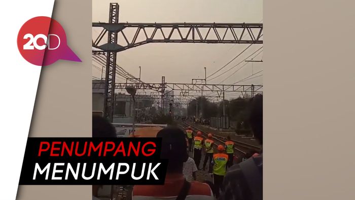 Tawuran di Manggarai Bikin  Perjalanan KRL Terganggu