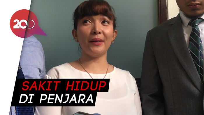 Air Mata Roro Fitria Minta Keadilan di Sidang Peninjauan Kembali
