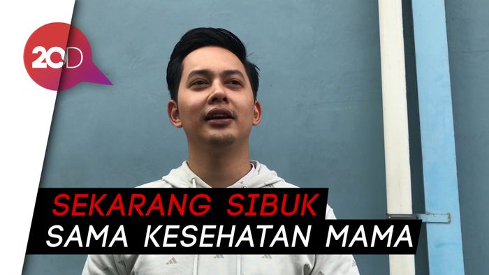 Sibuk Rawat Ibunda, Kiki Farrel Masih Betah Jomblo