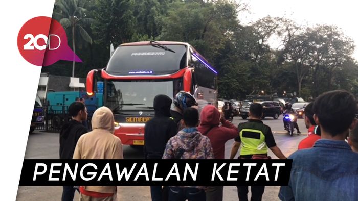Tiba di SUGBK, Bus Timnas Malaysia Dikawal Barracuda