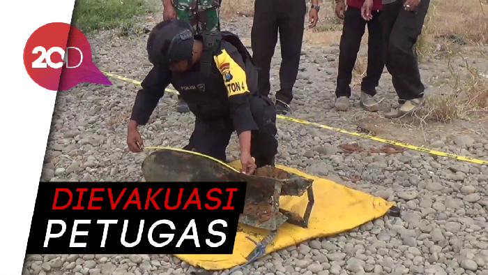 Mortir Berkarat Ditemukan Pemancing di Sungai Brantas