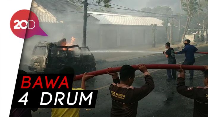 MPV di Pacitan Terbakar Hebat, Sisakan Rangka!