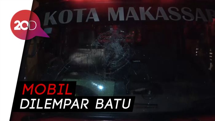 Duh! Padamkan Kebakaran di Makassar, Mobil Damkar Dirusak