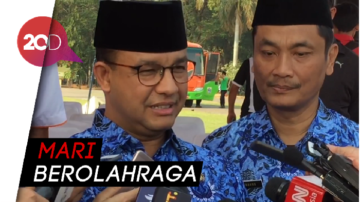 Hari Olahraga, Anies Ajak Warga Jalan Kaki dan Naik Angkutan Umum