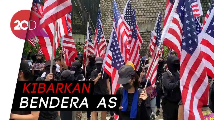 Massa Pro-Demokrasi Hong Kong Kibarkan Bendera AS
