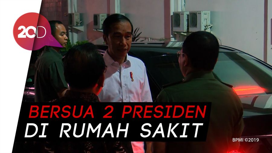 Momen Saat Jokowi Jenguk Habibie di RSPAD Gatot Soebroto