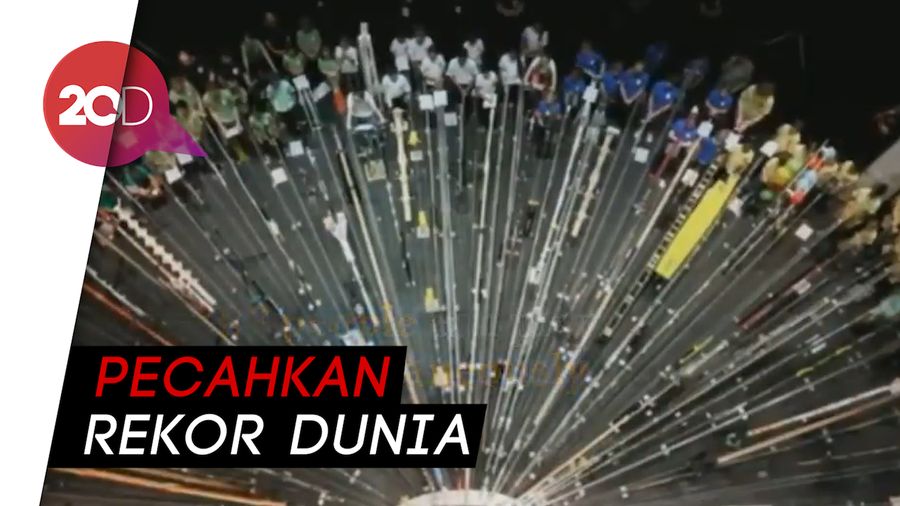 Anti Mainstream! Aksi 88 Murid Bermain Dalam Sebuah Piano  