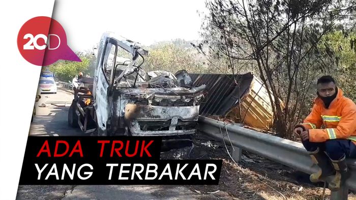 Kecelakaan di Cipularang Libatkan 5 Kendaraan, Korban Luka 2 Orang