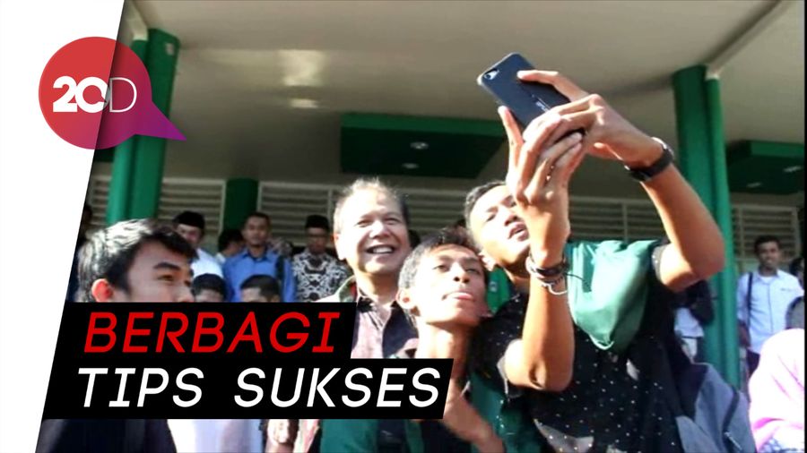 Usai Isi Kuliah Umum di UMI, CT Jadi Sasaran Selfie Mahasiswa