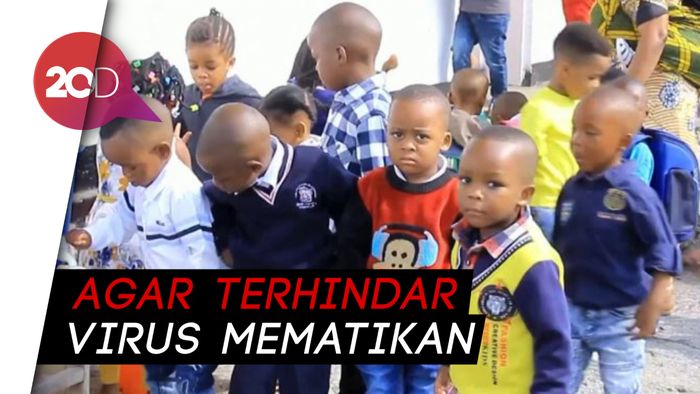 Aksi Cuci Tangan Pelajar di Kongo Hindari Virus Ebola