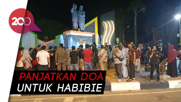 Monumen Cinta Habibie Ainun di Parepare Dipadati Warga