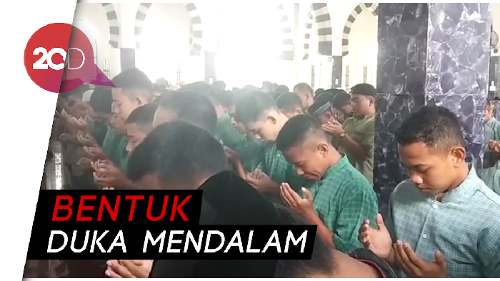 Siswa-siswi MAN 1 Kendari Salat Gaib untuk BJ Habibie
