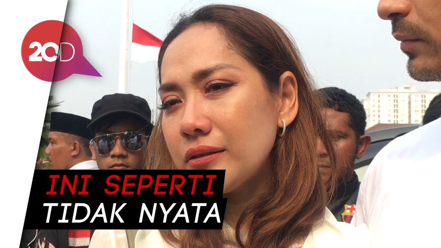 Tangis BCL Tak Percaya BJ Habibie Meninggal Dunia