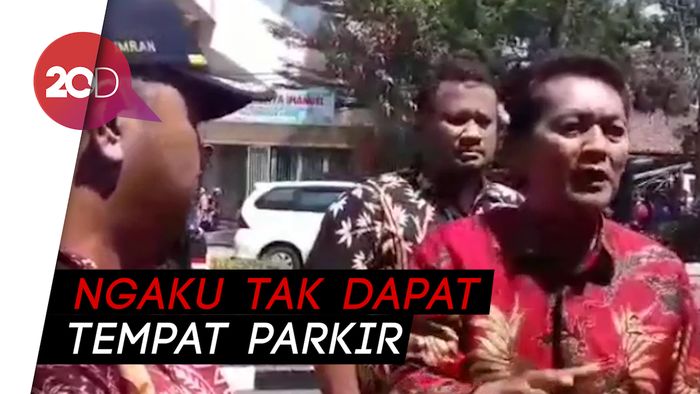 Mobil Ditempeli Stiker Anda Salah Parkir, Anggota DPRD Ngamuk