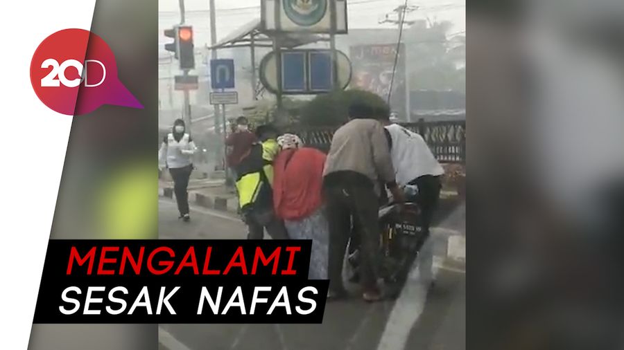 Pemotor Wanita di Dumai Nyaris Pingsan Diduga Karena Kabut Asap