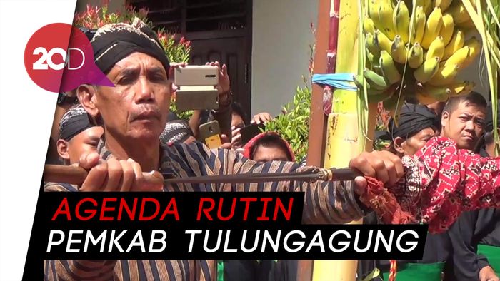Tradisi Adat Merawat Pusaka Tombak Kiai Upas