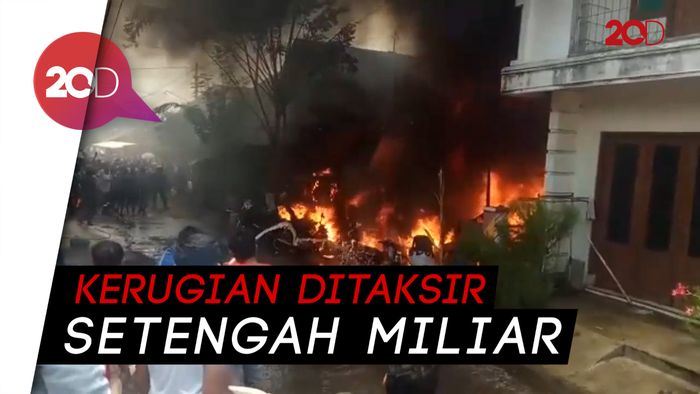 2 Rumah Terbakar Hebat, Puluhan Motor Jadi Rongsokan
