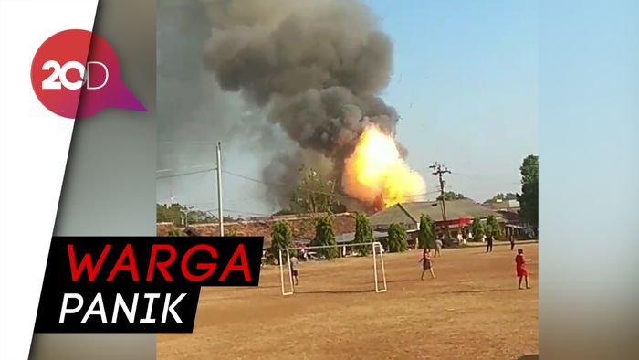 Detik-detik Ledakan Gudang Senjata di Srondol 