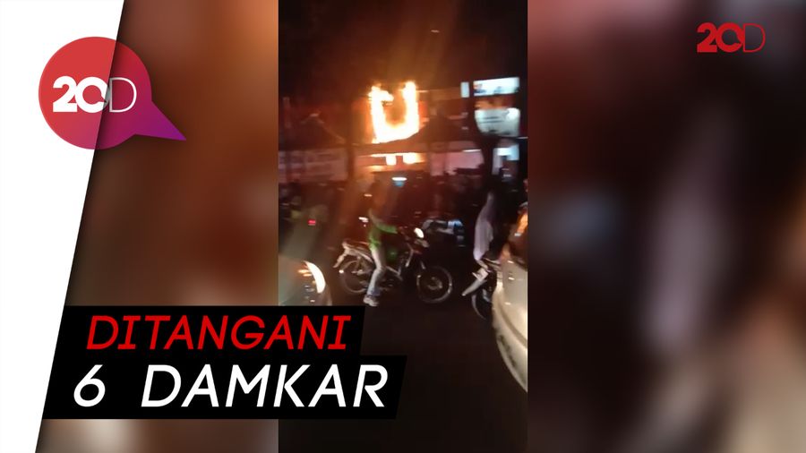 Ruko di Pasar Modern Bintaro Terbakar