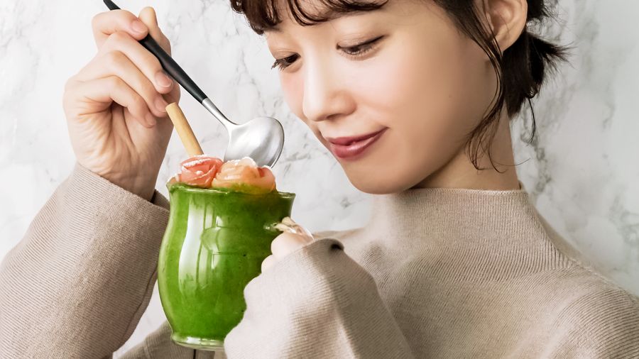 Menyehatkan, Yuk Coba Smoothie Bayam dan Apel Hangat Ini!