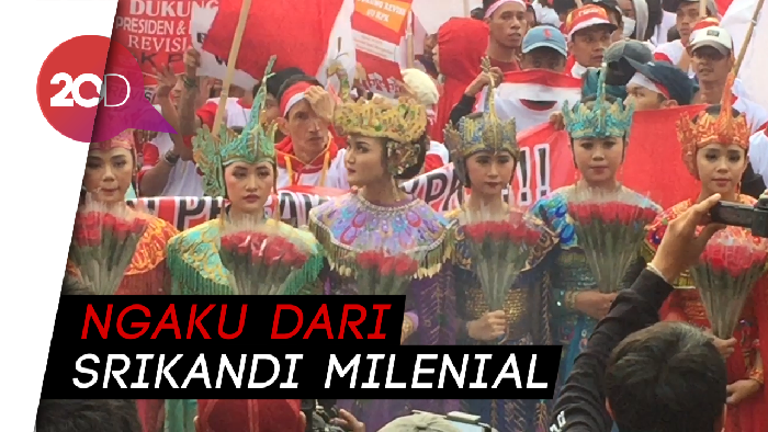 Wanita-wanita Berdandan Layaknya Ikut Festival Meriahkan Demo di KPK