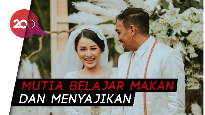 Asyik! Glenn Fredly Pamer Istrinya Makan Papeda