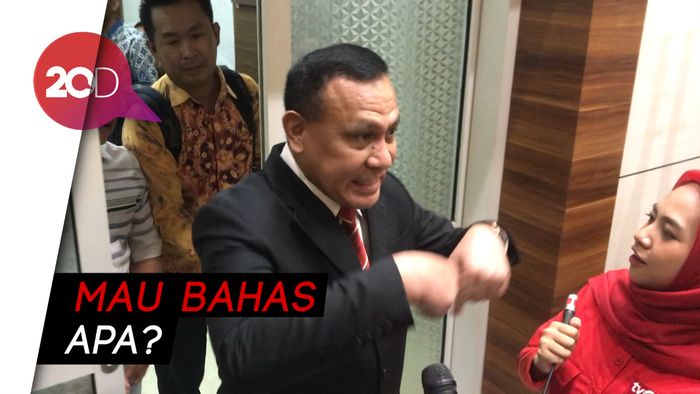 Firli Bahuri Hindari Wartawan saat Masuk Ruang Rapat Komisi III DPR