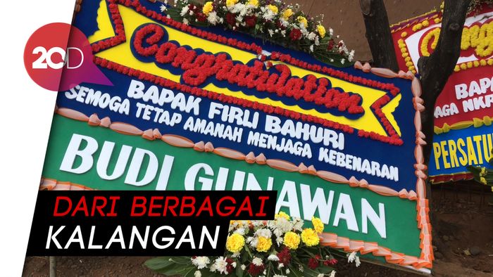  Karangan Bunga Selamat Berjejer di KPK untuk  Firli Bahuri