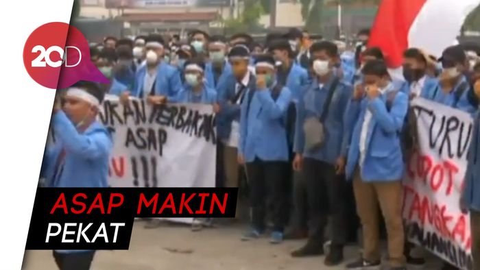 Penanganan Asap Lamban, Mahasiswa Minta Gubernur Riau Mundur