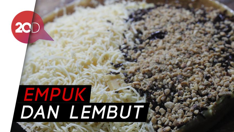 Puas Ngemil Martabak Flamboyan dengan Isian Berlimpah