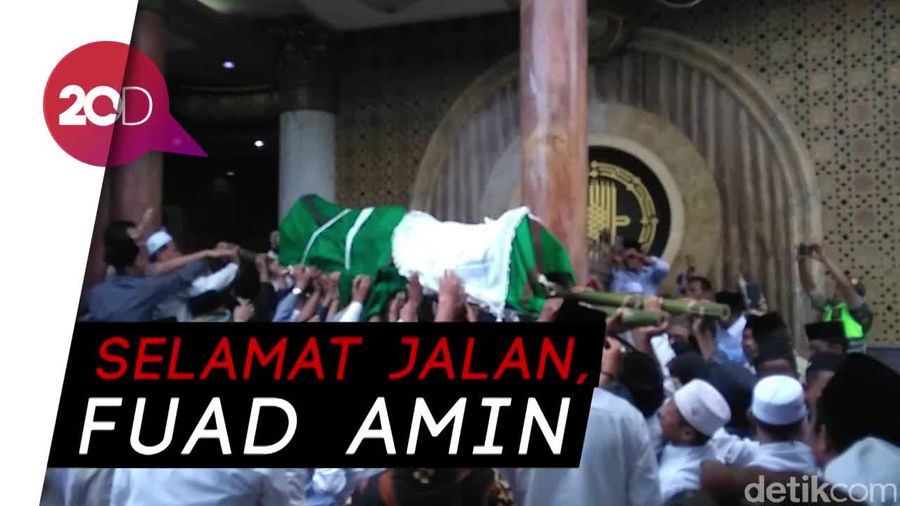 Ribuan Warga Antar Eks Bupati Fuad Amin ke Peristirahatan Akhir