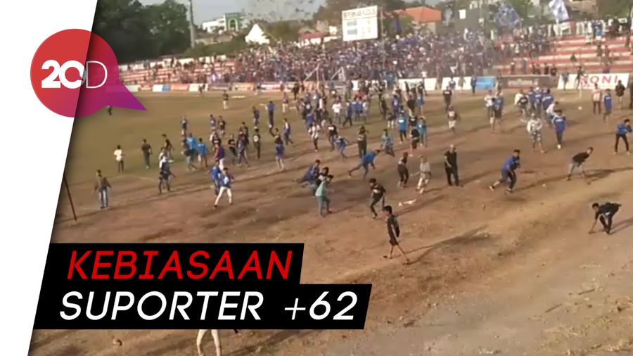 Laga Persiku Kudus Vs Persijap Dihentikan Gegara Suporter Ricuh