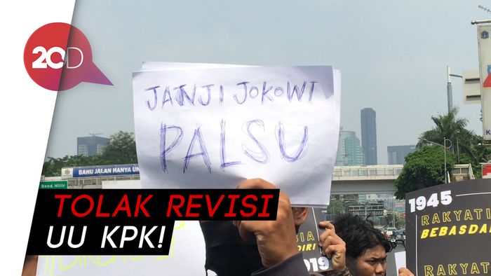 Revisi UU KPK Disahkan, Koalisi Masyarakat Berbaju Hitam Demo di DPR!