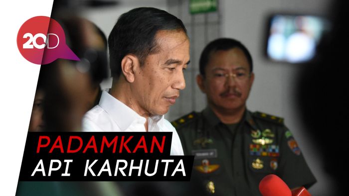 Tinjau Posko Hujan Buatan, Jokowi: Segala Upaya Kita Lakukan