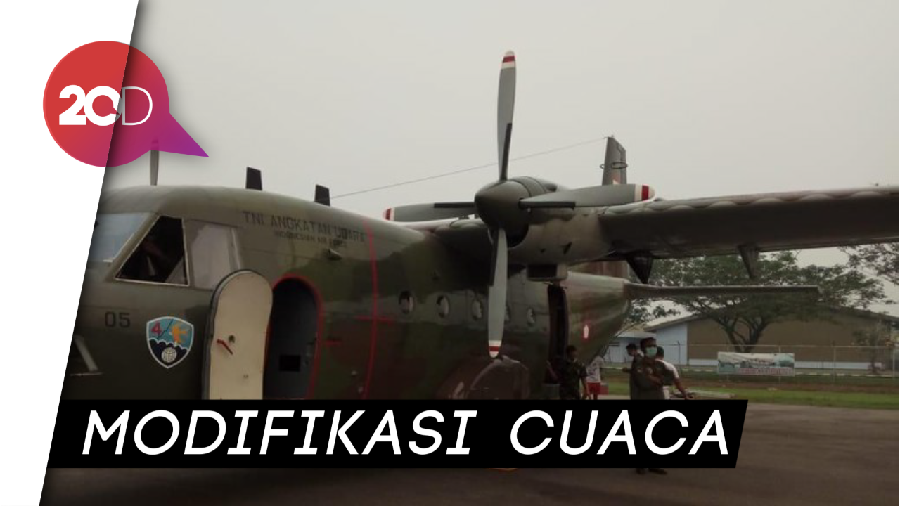 Upaya Turunkan Hujan, 3 Ton Garam Disemai di Langit Riau