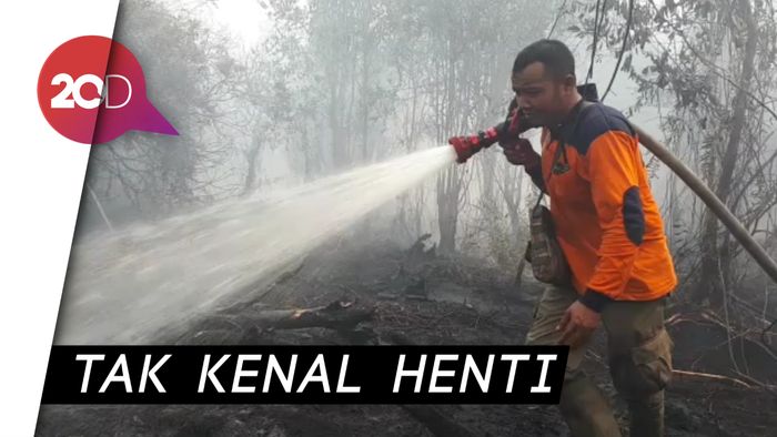 Mereka yang Tak Kenal Lelah Berjibaku Padamkan Karhutla