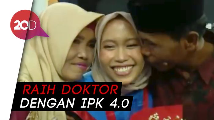 Inspiratif! Anak Tukang Becak Raih Gelar Doktor di Usia 27 Tahun