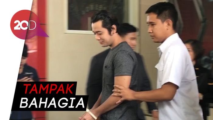 Kondisi Kriss Hatta saat akan Dibawa ke Kejaksaan