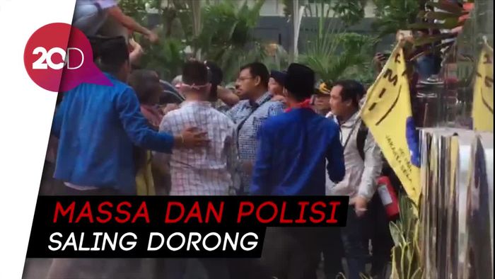 Video Demo PB PMII di Depan Gedung KPK Berujung Ricuh