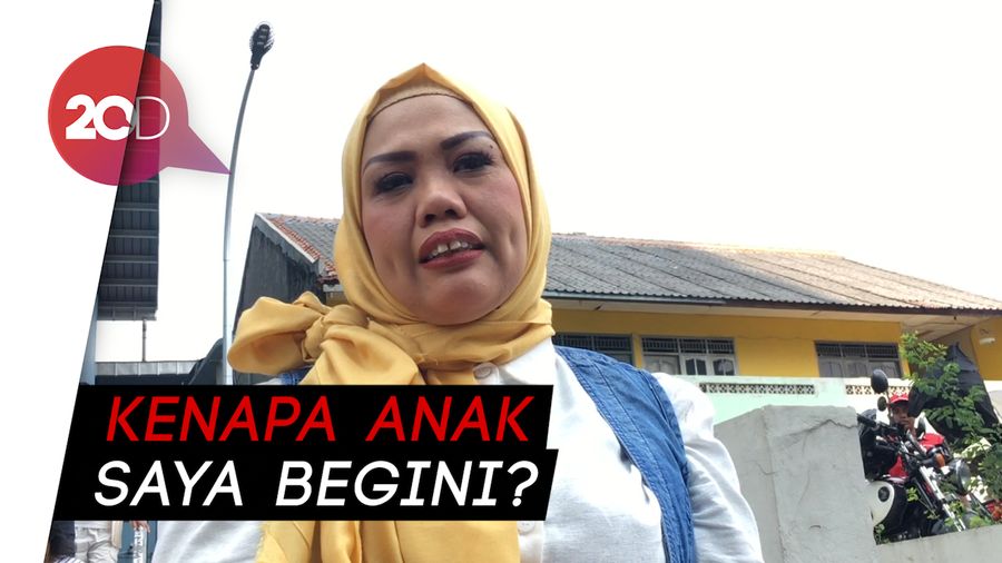 Anak Elly Sugigi Malah Menjauh Saat Ibunya Berhijab