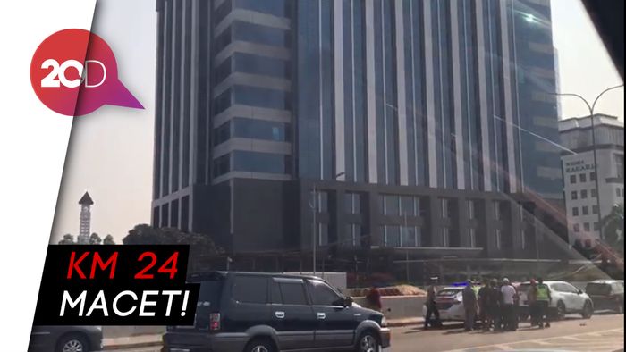6 Kendaraan Terlibat Tabrakan Beruntun di Tol JORR