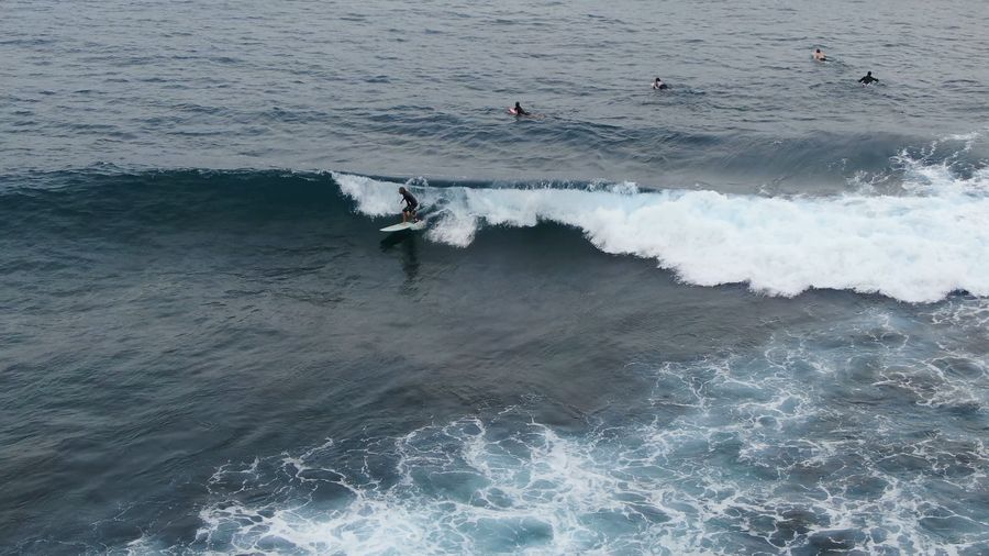 Nikmati Surga Ombak Para Surfer Mancanegara di Kabupaten Simeulue