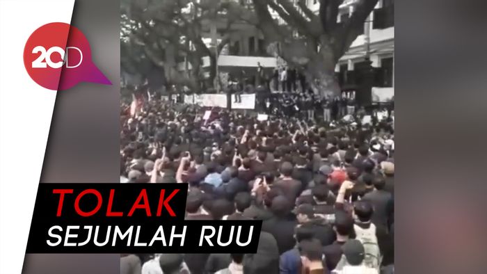Mahasiswa di Malang Turun ke Jalan!