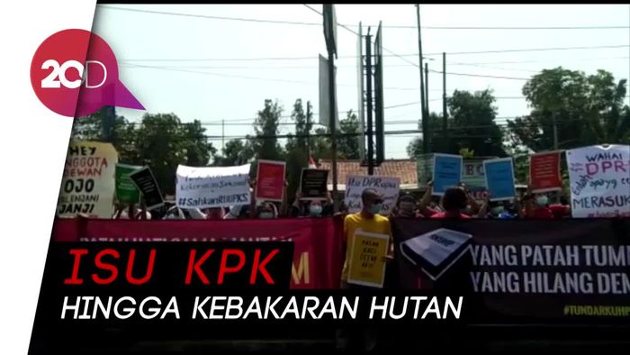 Aksi #GejayanMemanggil, Mahasiswa Yogya Ramai-ramai Turun ke Jalan