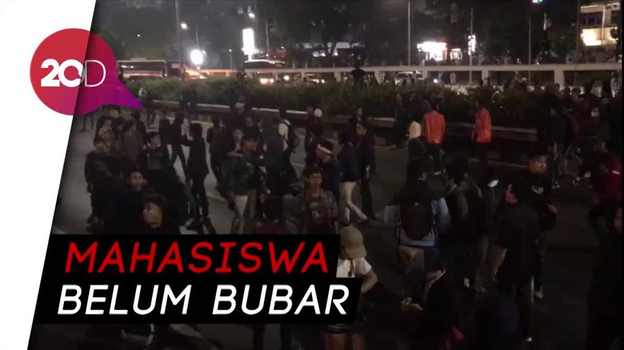 Aksi Mahasiswa Tutup Tol Dalam Kota di Depan DPR