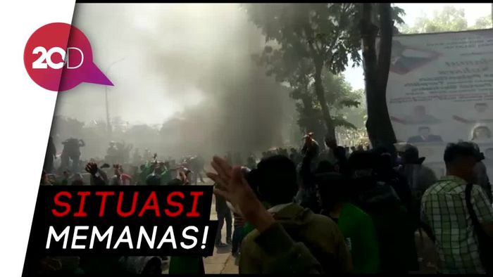 Demo Mahasiswa Makassar Ricuh, Pagar DPRD Sulsel Jebol
