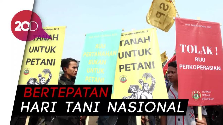 Serikat Petani Turut Berunjuk Rasa di Depan Gedung DPR