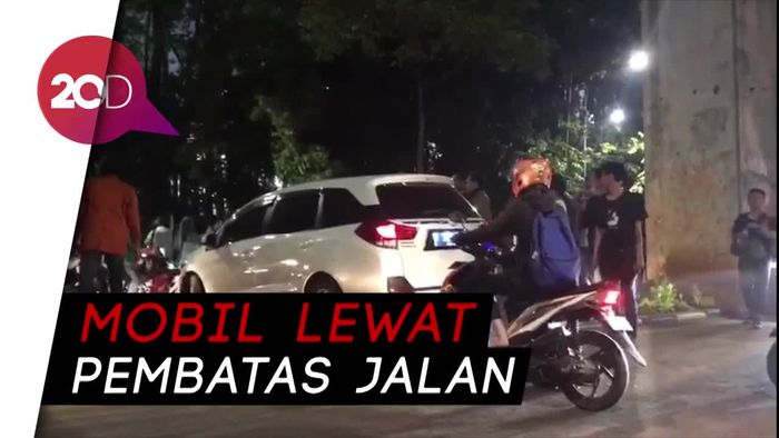 Dipenuhi Mahasiswa, Jalan Asia Afrika Senayan Macet Total